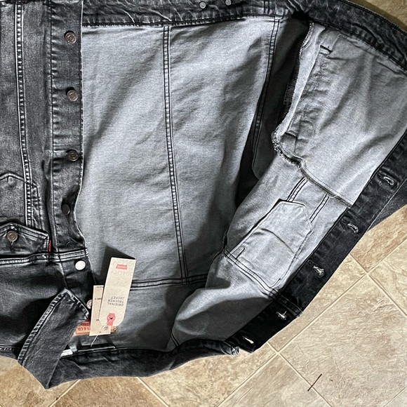 Levi’s Jacket - Picture 5 of 6